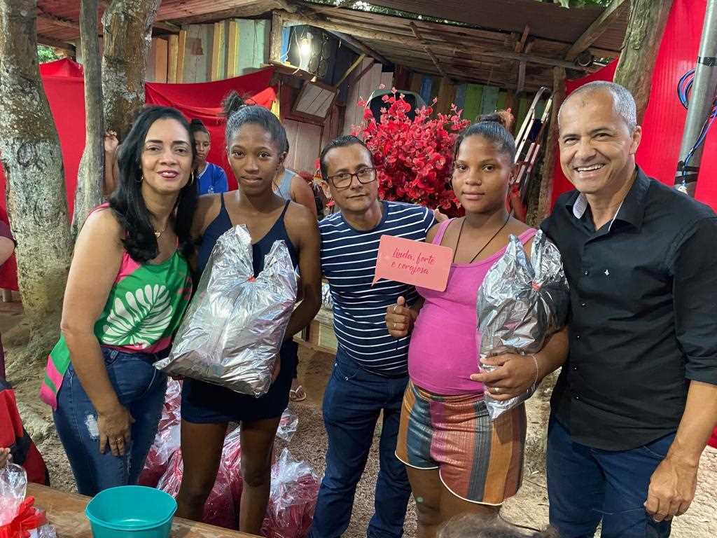 Camacã: Prefeitura homenageia as Mães da Portelinha I através do Projeto Brechó Solidário.
